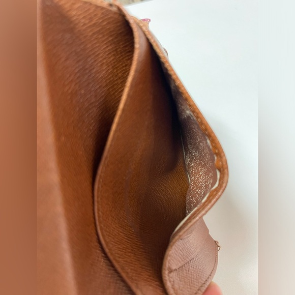 VINTAGE LOUIS VUITTON CLASSIC MONOGRAM KISS LOCK WALLET - Picture 11 of 16